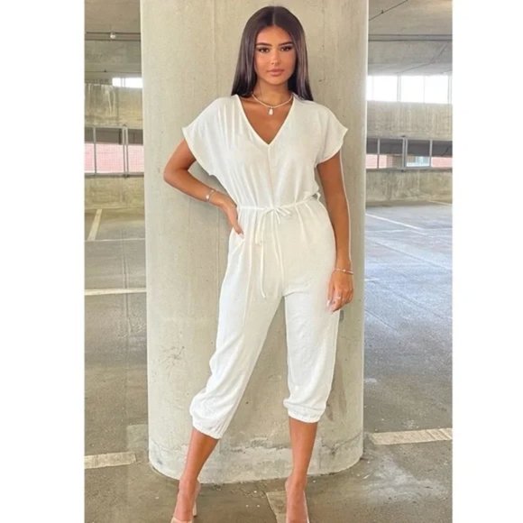 White Short Sleeve V-Neck Loose Fit Cropped Capri Jumpsuit Playsuit - Picture 1 of 17